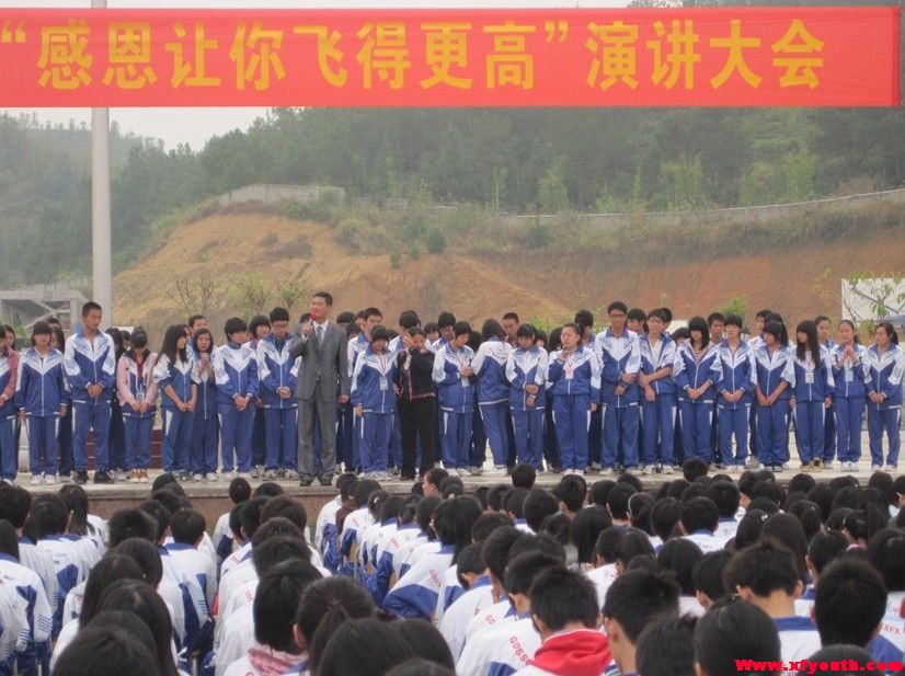 著名心灵成长教育导师沈知寒到新丰县第一中学举行感恩主题演讲会