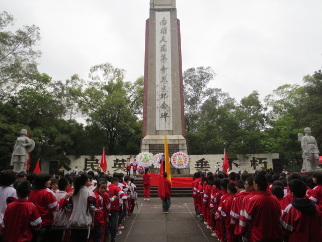 继承先烈遗志 发扬革命传统——南雄市新城小学开展清明节祭扫英烈墓