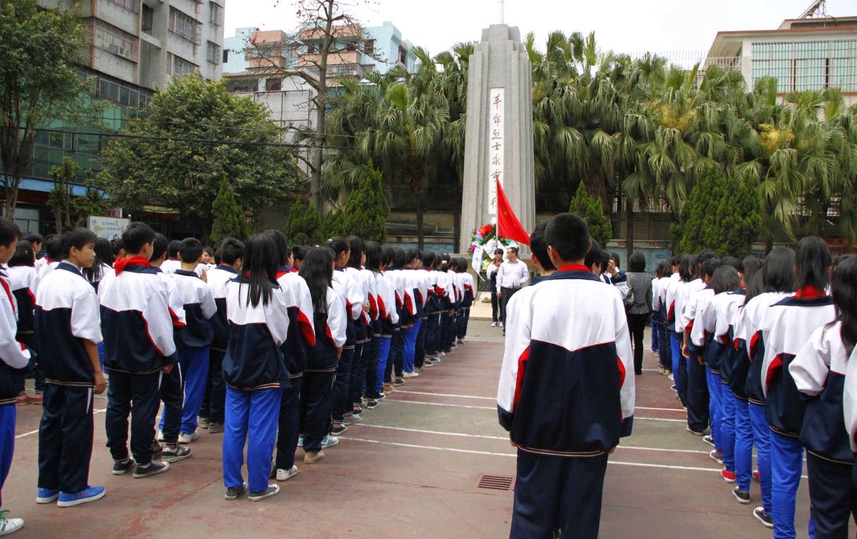 江门市江海区礼乐二中开展扫墓活动