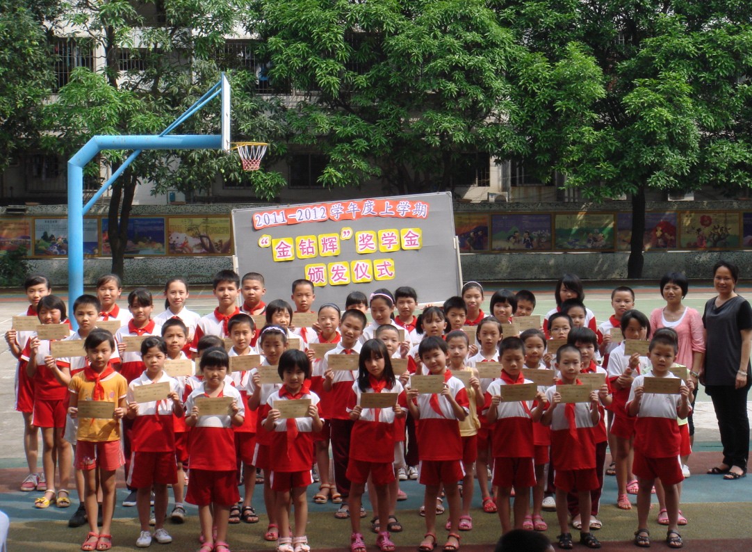 江门市滘北小学举办新队员入队仪式