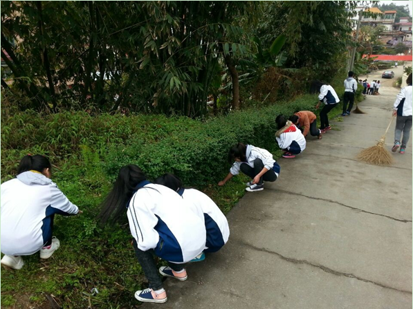 仁化县中等职业学校雷锋月打扫街道小结