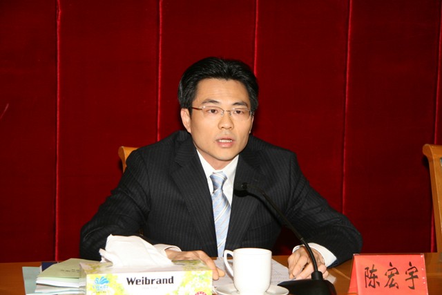 团省委副书记陈宏宇介绍2009年全省面对面工作的开展情况和2010年的